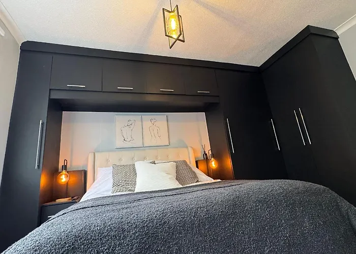Three Bedroom House In Manchester