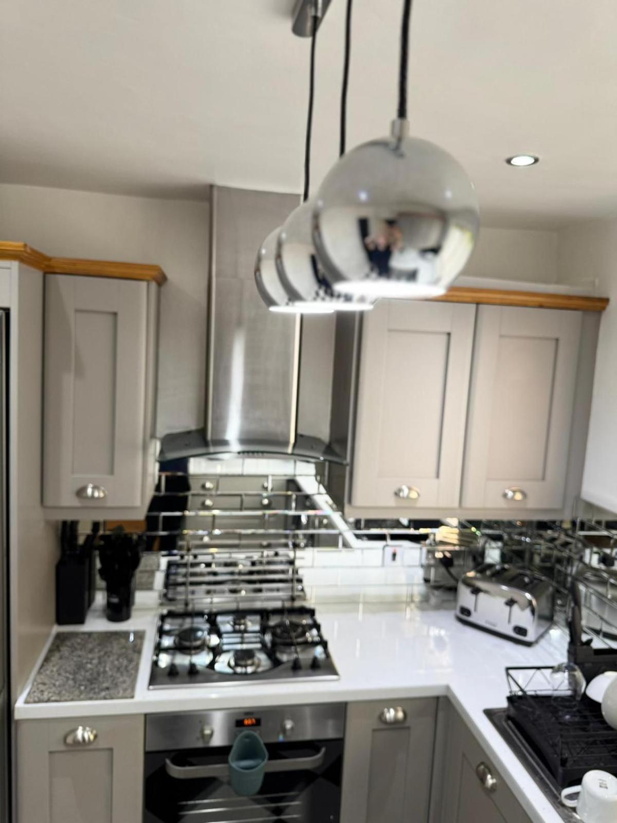 Three Bedroom House In * Mánchester