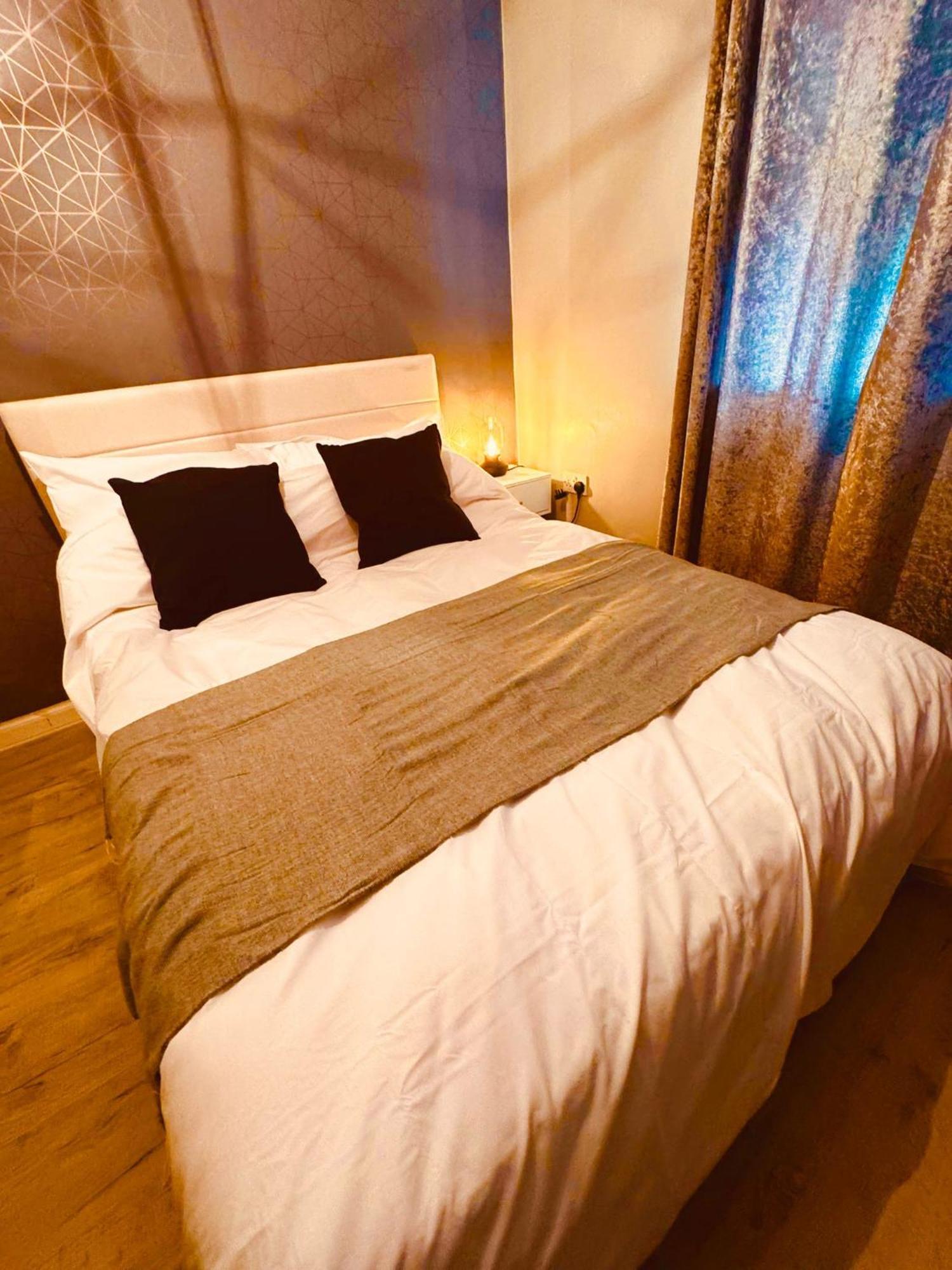 Three Bedroom House In * Mánchester